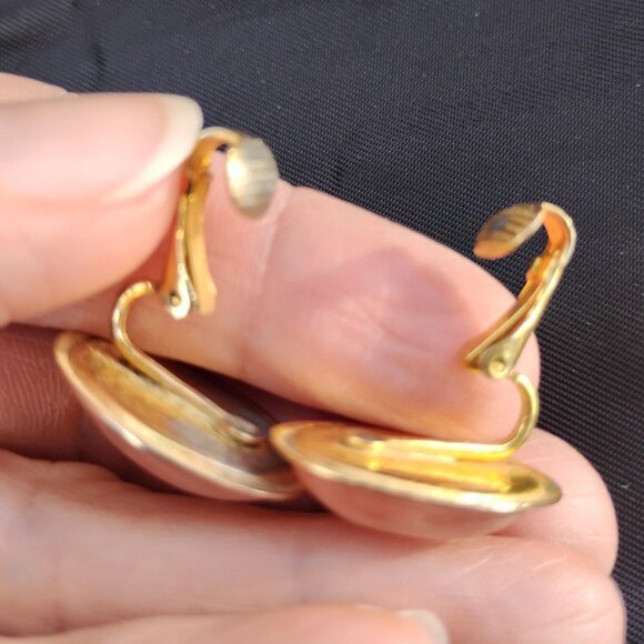 Elegant Vintage Oval Gold Tone Like Peach Moonstone Clip-on Earrings - Picture 5 of 6